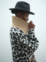 Płaszcz AKEP z dzianiny w cętki Akep