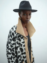 Płaszcz AKEP z dzianiny w cętki Akep